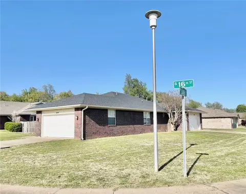 2433 S 16th St 1509 W Laura St, Rogers, AR 72758