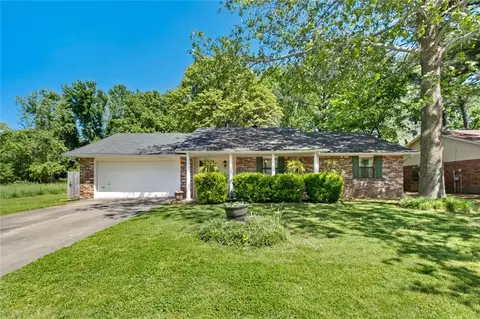 1105 N Dove Dr, Rogers, AR 72756