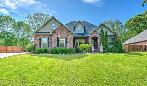 204 Tunbridge Dr, Bentonville, AR 72712