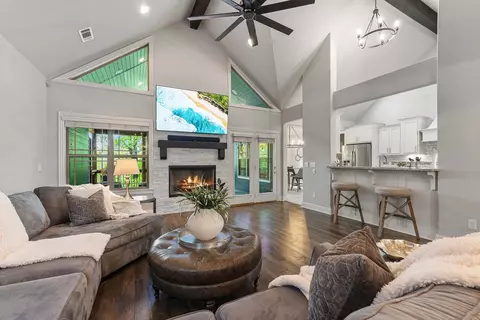 4 Spinnaker Ridge Ln, Bentonville, AR 72712