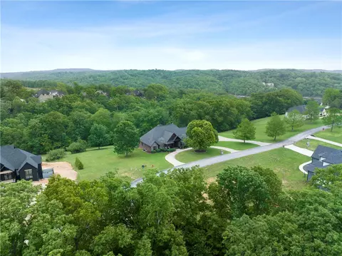 15424 Brightwater Xing, Rogers, AR 72756