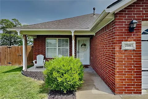 758 Applegate Ln, Lincoln, AR 72744