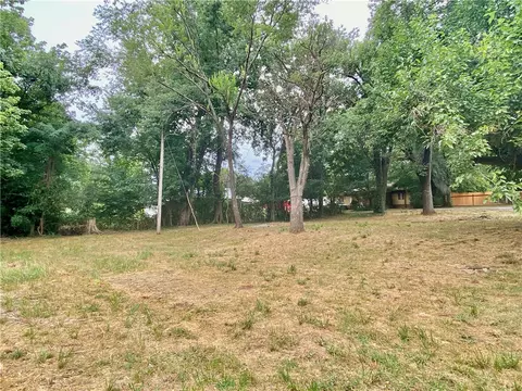 309 Hawkins Ave, Huntsville, AR 72740