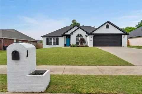713 Chateau Ave, Springdale, AR 72764