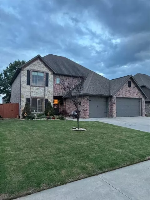 1811 SW Hayfield Ave, Bentonville, AR 72712