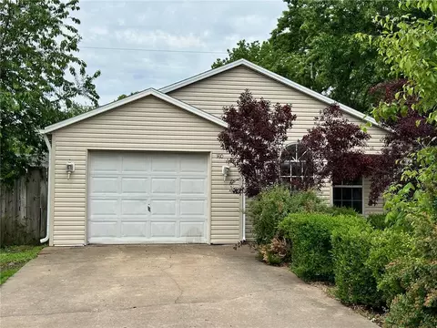 1410 S B St, Rogers, AR 72756
