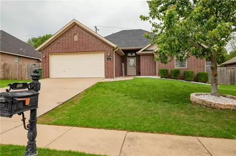 211 W Necessary Dr, Rogers, AR 72758