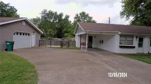 68 Elmwood St, West Fork, AR 72774