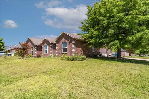 3913 SW Huckleberry St, Bentonville, AR 72712