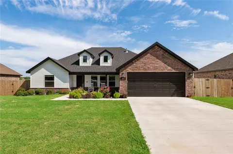 907 Lawlis Rd, Siloam Springs, AR 72761