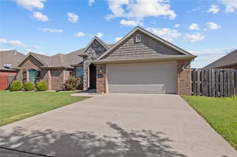 4620 W Wales Dr, Fayetteville, AR 72704