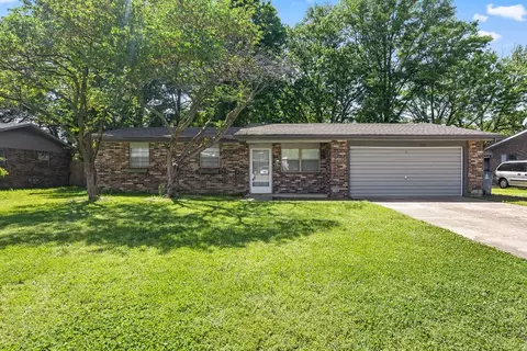 1208 SW B St, Bentonville, AR 72712