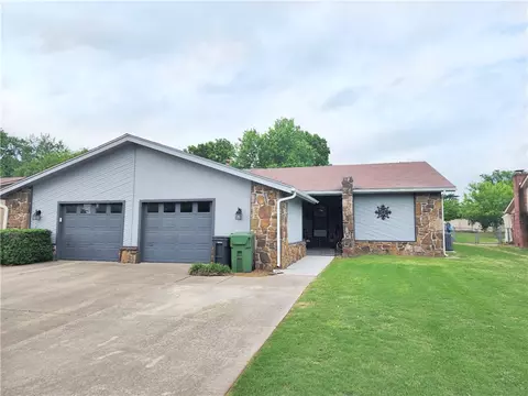 1013 W Linden St, Rogers, AR 72756