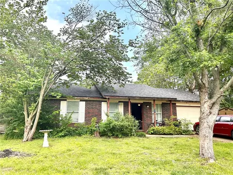 128 N James St, Farmington, AR 72730