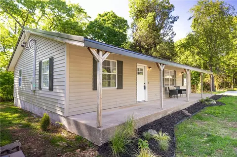 725 8th Ave, Gravette, AR 72736
