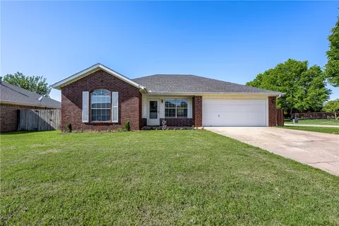813 Jon Dr, Bentonville, AR 72712