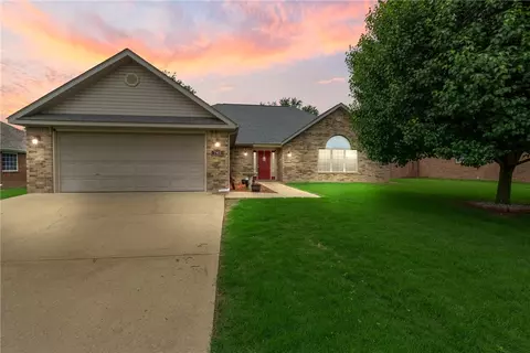 745 Asboth St, Pea Ridge, AR 72751