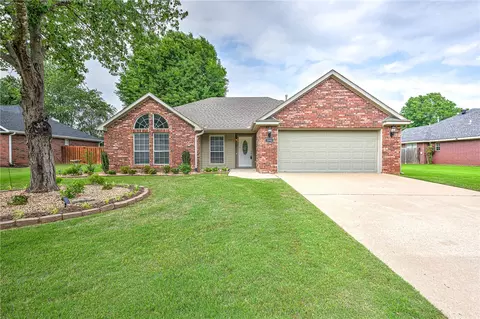 2800 Colton Dr, Springdale, AR 72762