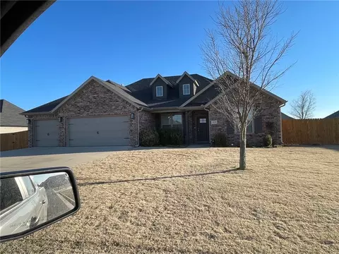 18335 Phelps Cir, Fayetteville, AR 72704