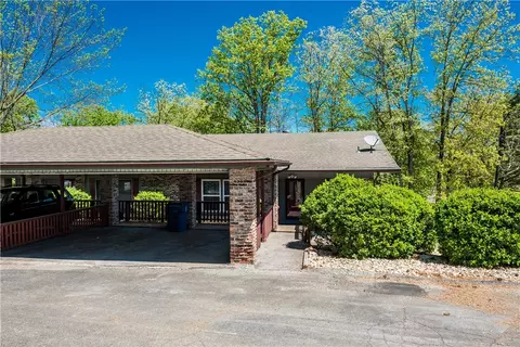 2 Gail Ln, Bella Vista, AR 72715