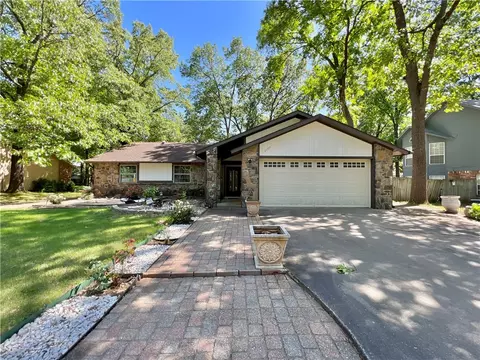 4104 Mockingbird Ln, Rogers, AR 72756