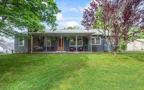20 Ridgeway Ave, Eureka Springs, AR 72632