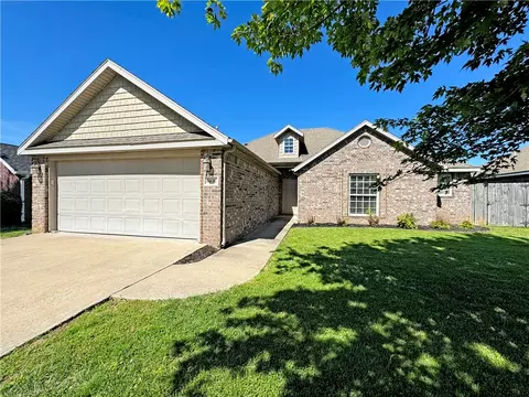 6006 S 36th St, Rogers, AR 72758