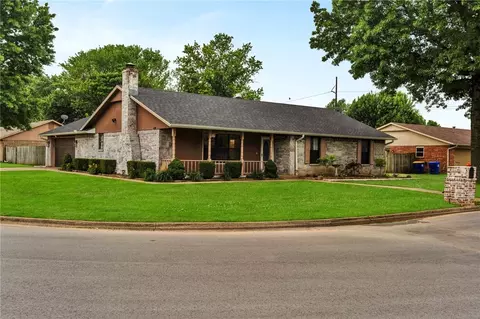 616 Garland Pl, Lowell, AR 72745