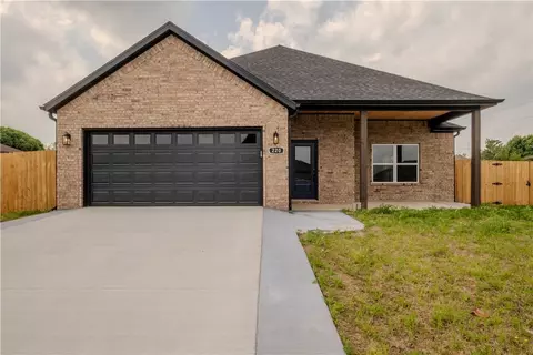 220 Willow Dr, Centerton, AR 72719