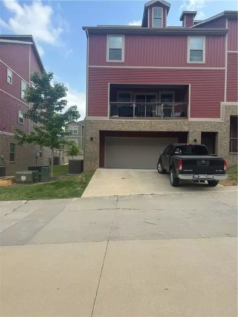 2811 Lakewood Dr, Fayetteville, AR 72704