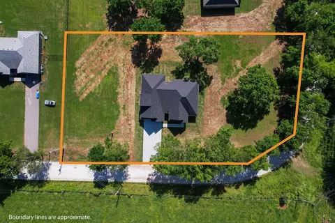 16996 Ditmars Rd, Prairie Grove, AR 72753