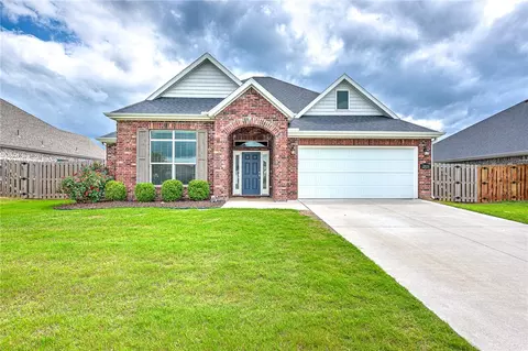 2020 W Chandler Ave, Rogers, AR 72758