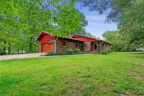 89 W Yocum Rd, Rogers, AR 72756