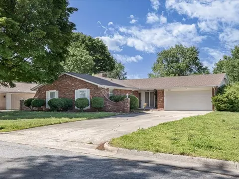 2412 W Park Pl, Rogers, AR 72758