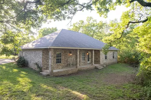 815 N 11th St, Van Buren, AR 72956