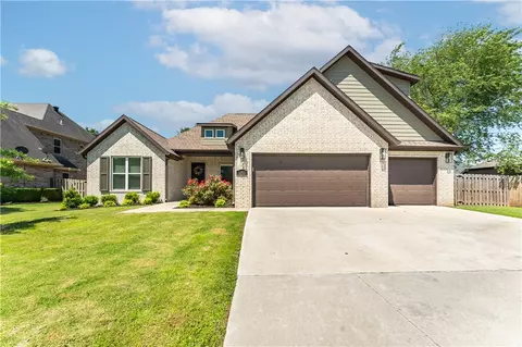 1253 S Pinnacle Dr, Fayetteville, AR 72701