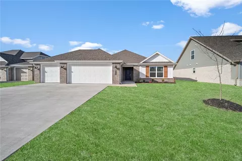662 Kayla Maria St, Prairie Grove, AR 72753