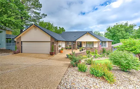 14 Kelaen Dr, Bella Vista, AR 72715