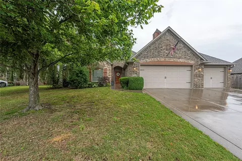 411 N Powderhorn Dr, Fayetteville, AR 72704