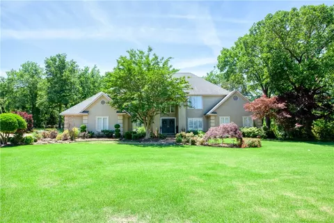 1800 Queensbury, Fort Smith, AR 72908