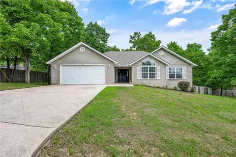 3 Reighton Ln, Bella Vista, AR 72714