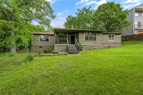 1030 E Huntsville Rd, Fayetteville, AR 72701