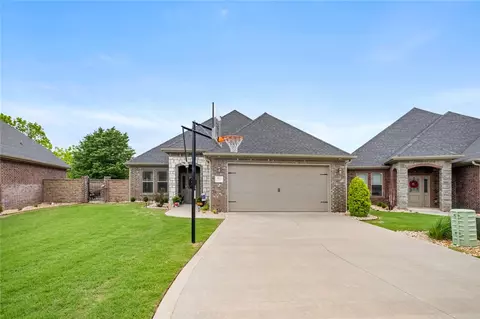 4914 W Red Maple Ct, Rogers, AR 72758