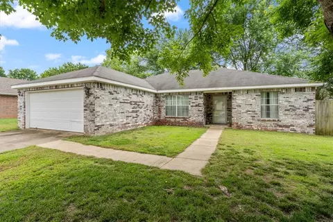 77 W Briarmeadow St, Farmington, AR 72730