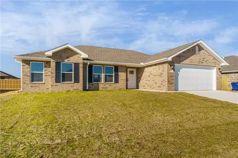 916 S Green Heron Ln, Siloam Springs, AR 72761
