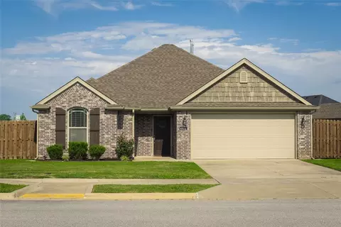 4521 W Croft Dr, Fayetteville, AR 72704