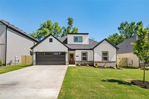 476 W 2nd St, Centerton, AR 72719 photo 2