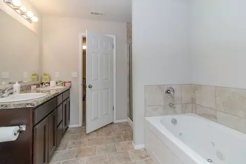 Bath - 313 E Glendale Ln, Rogers, AR 72758 photo 3 of 5