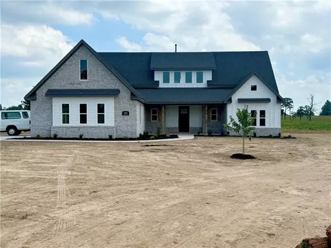 301 Jenna Ln, Gravette, AR 72736