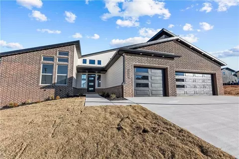 2508 Fairway Cir, Pea Ridge, AR 72751